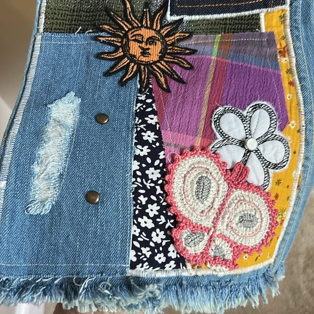 BDG High Waisted Flare Jeans Boho Hippie Crochet Embroidered Size 26